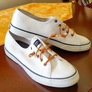 Sperry canvas tennis shoes